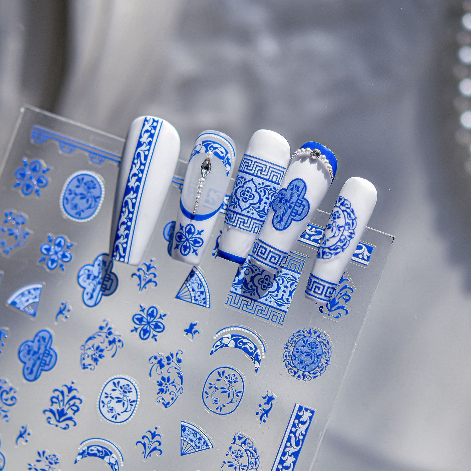 Traceless Blue White Porcelain - Nail Art Zelda recension och pris