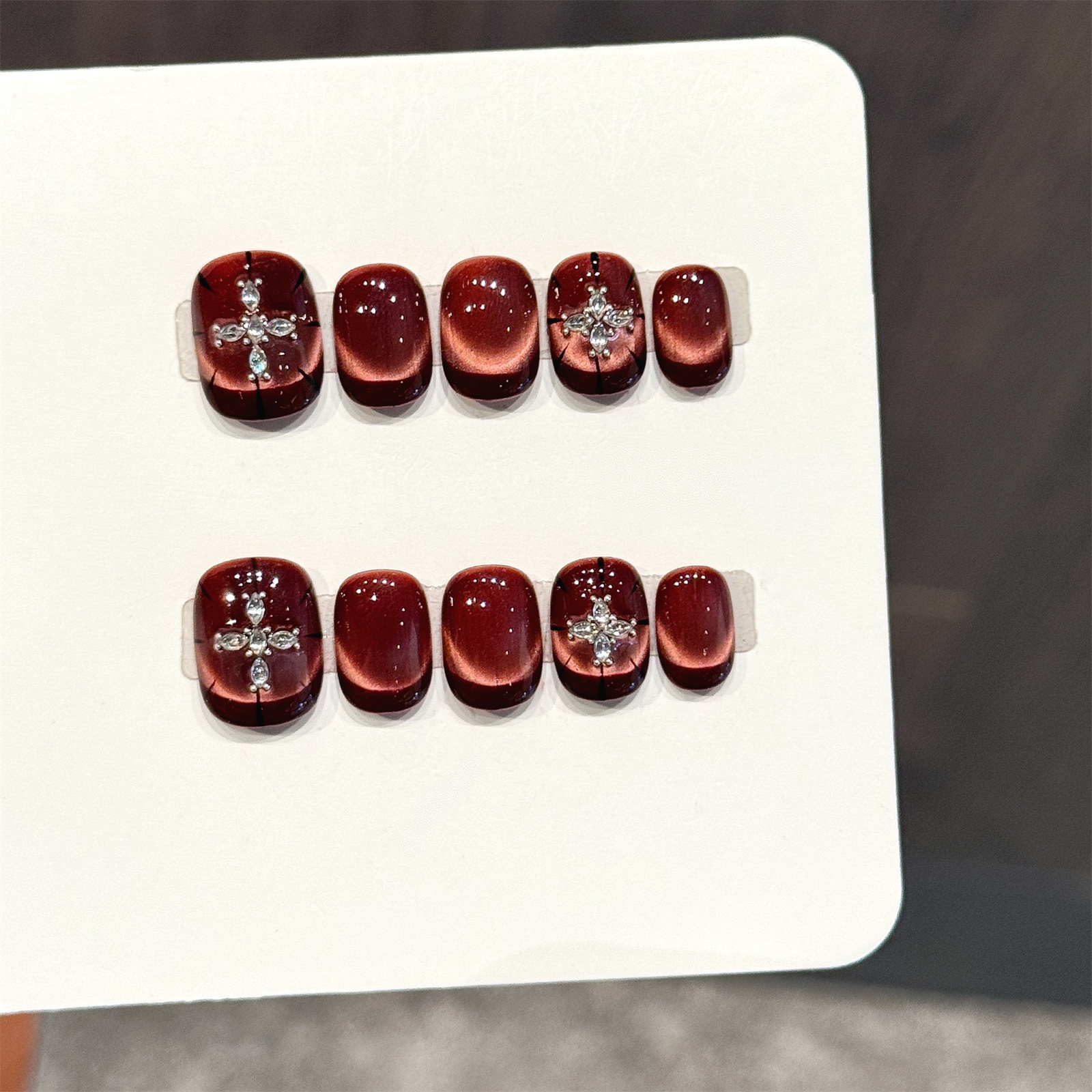 10pcs Wine-red Cat's Eye Press - Nail Art Red recension och pris