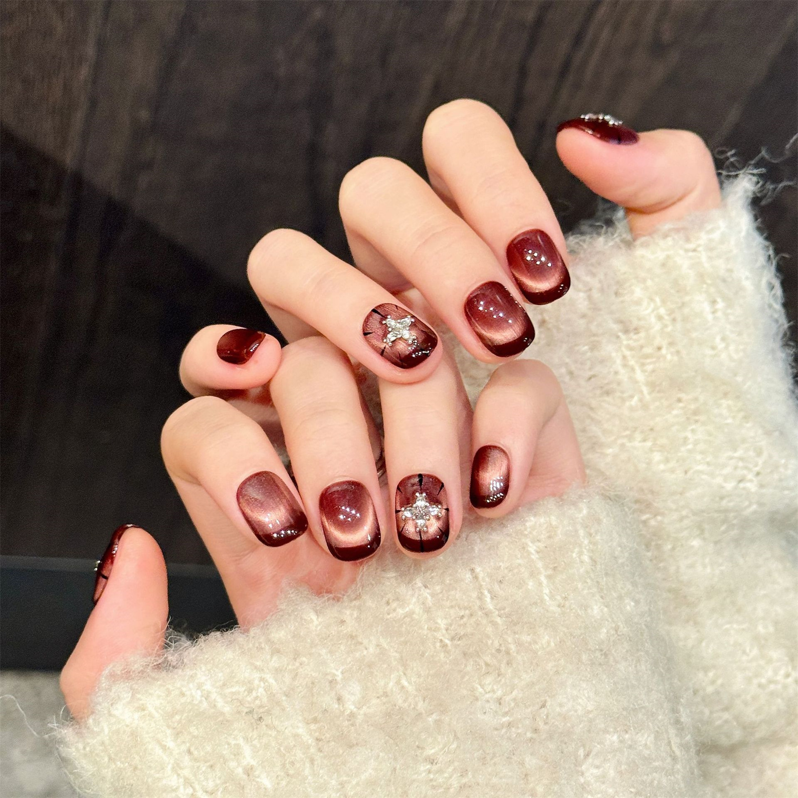 10pcs Wine-red Cat's Eye Press - Nail Art Red recension och pris